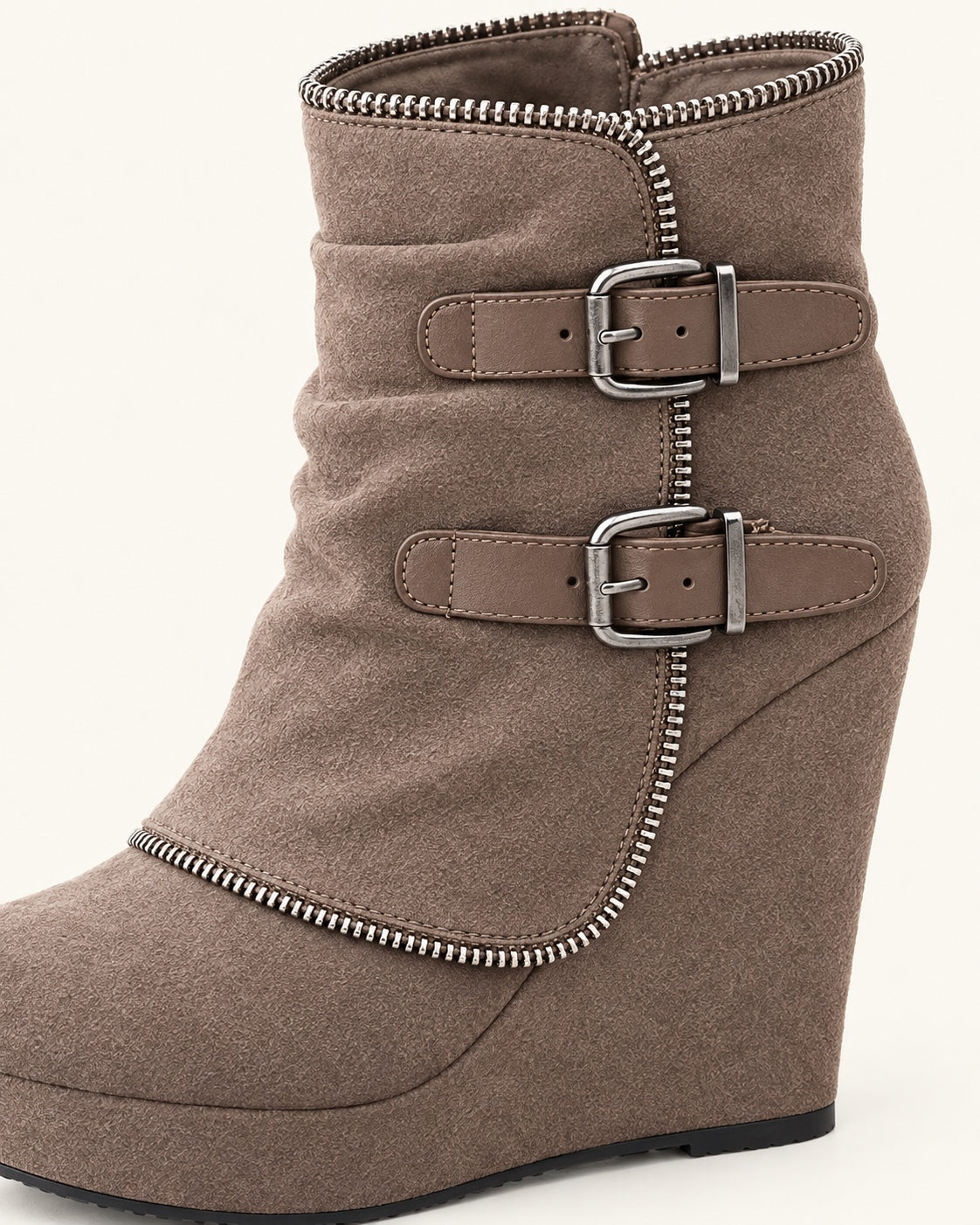 Détail des deux boucles et du liseré zip — bottines Juliette