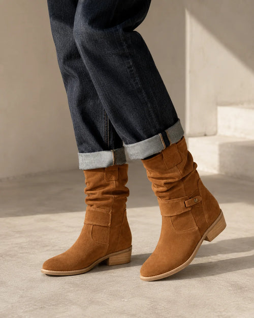 Bottines santiags en daim femme — Lola — portée