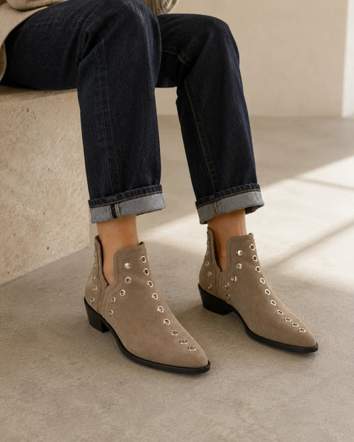 Bottines santiags à rivets femme — Lou — portée