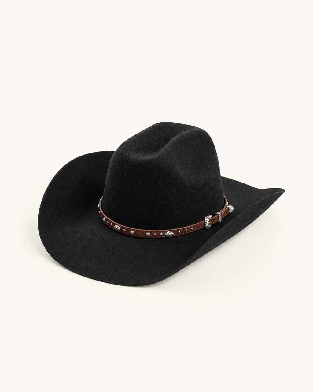 Chapeau cowboy en feutre noir à bande cloutée