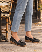 Mocassins compensés ajourés aspect cuir — Iris, portés